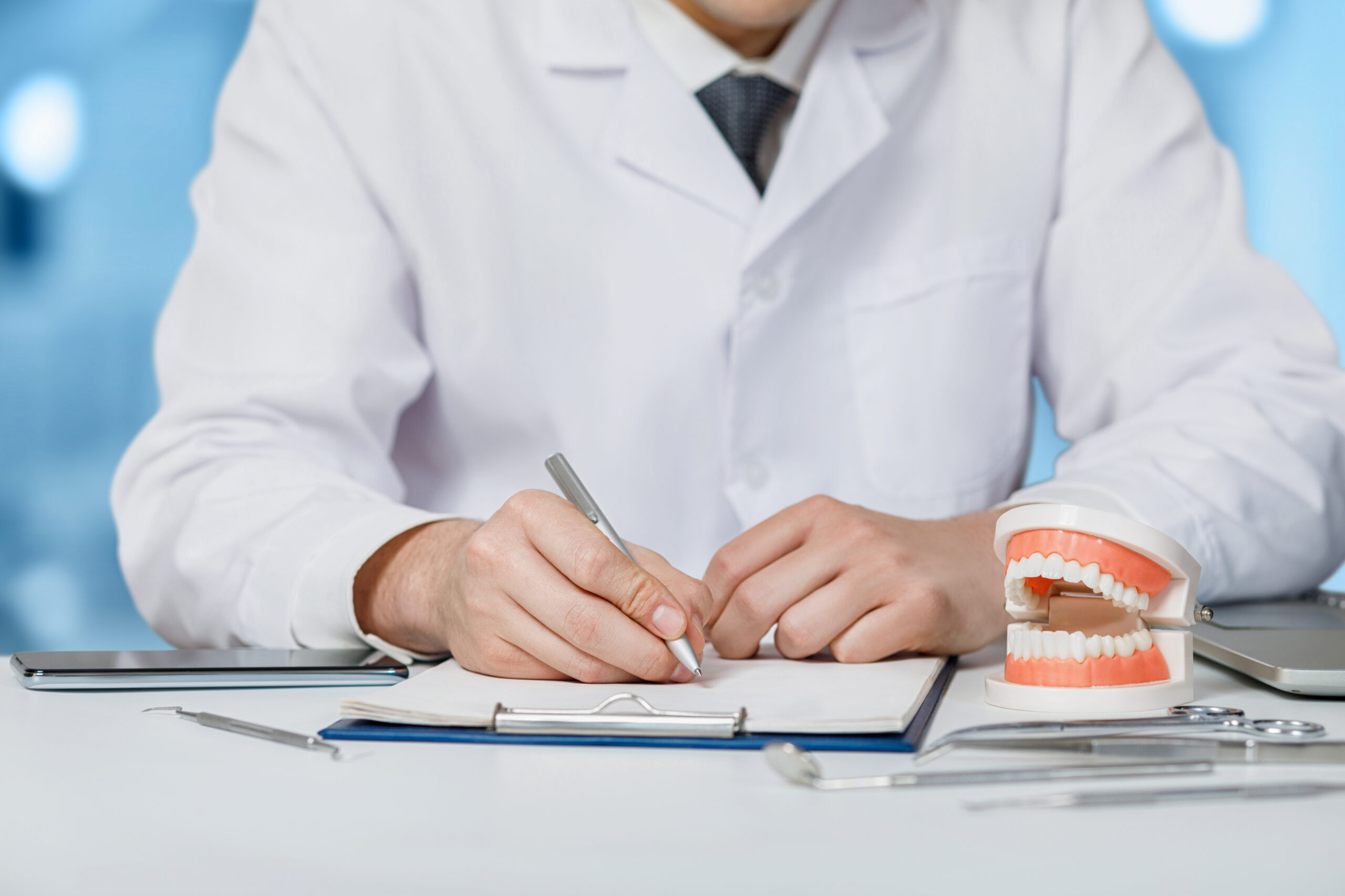 Il Dentista può prescrivere farmaci ed esami? Facciamo chiarezza